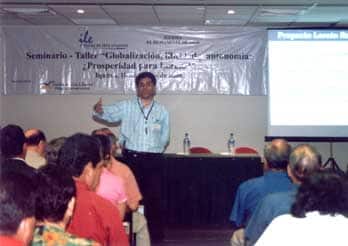 JOSE LUIS TAPIA EN SEMINARIO SOBRE GLOBALIZACION EN IQUITOS 2006